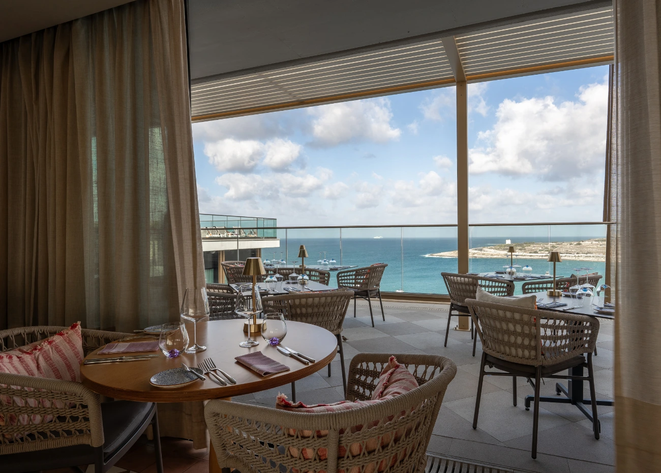 Restaurant by the sea - Minoa