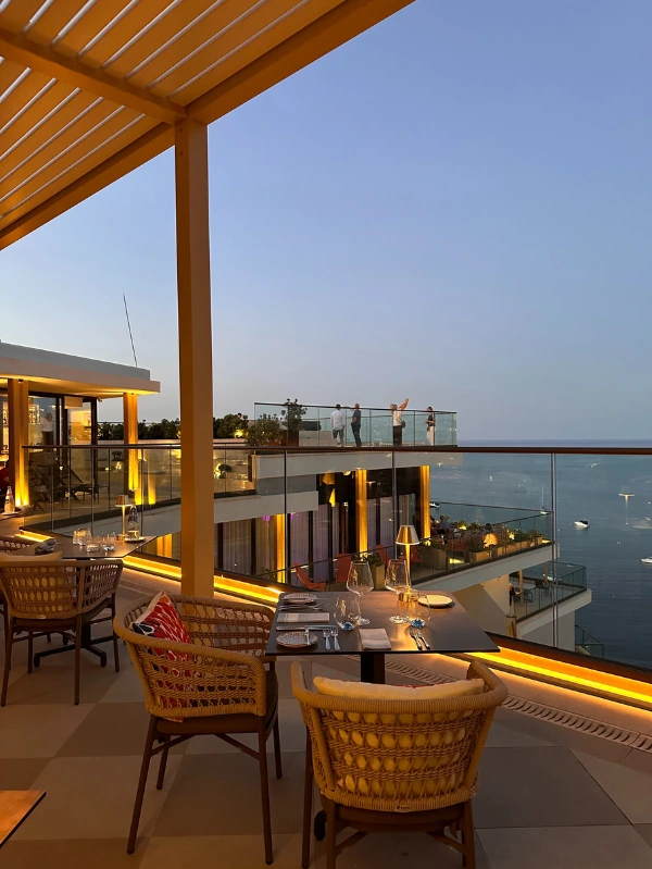 Restaurant by the sea - Minoa